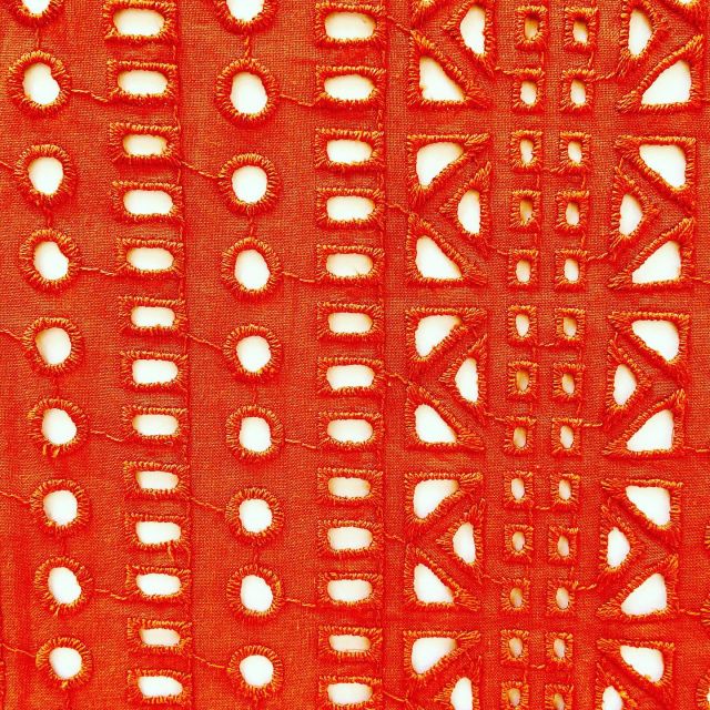 A machine embroidery technique on this @zara shirt uses chemicals to remove the fabric in between embroidered holes after the pattern has been created. ​
This is known as Schiffli or chemical lace. #wovens #mytrainedeyewovens