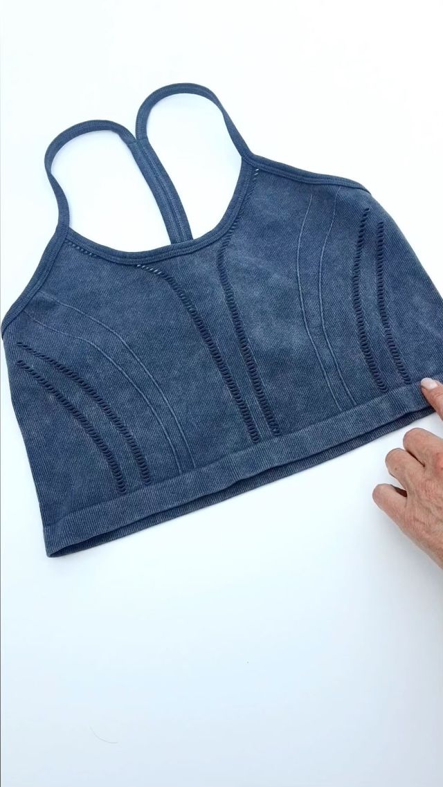 Here’s how this seamless cropped @reserved jersey top was created. 
#mytrainedeye #jersey #reserved #croppedtop #croppedtops