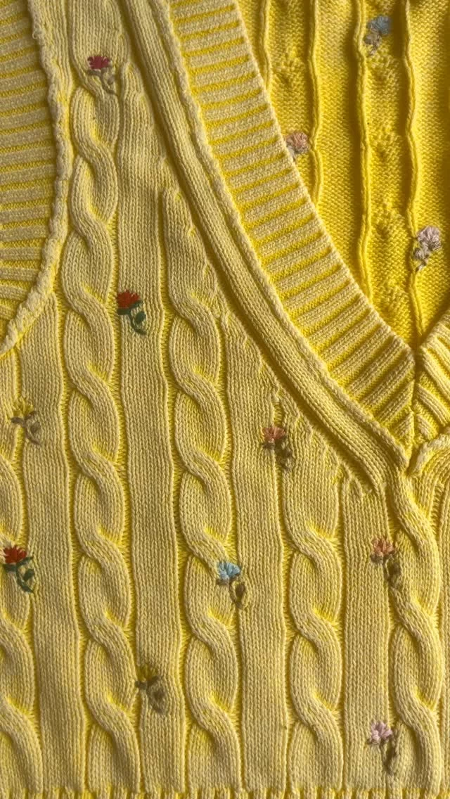 Find out about all the interesting little details on this @freepeople knit tank.
#mytrainedeye #productdevelopment #trainingcourse #knitwear #embroideredknits #floralknit #cableknit